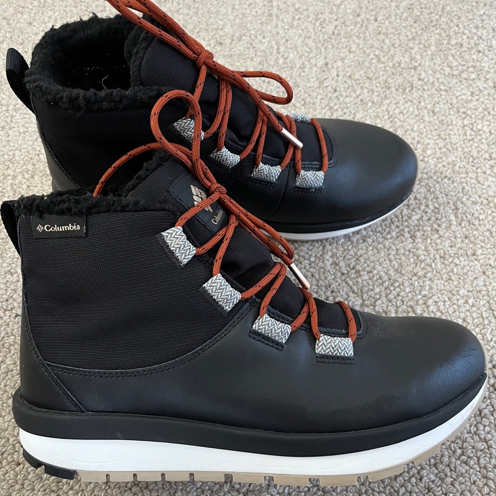Columbia Women’s Waterproof Boot , W’s size 9